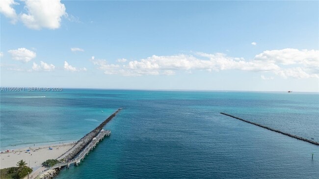 Building Photo - 300 South Pointe Dr