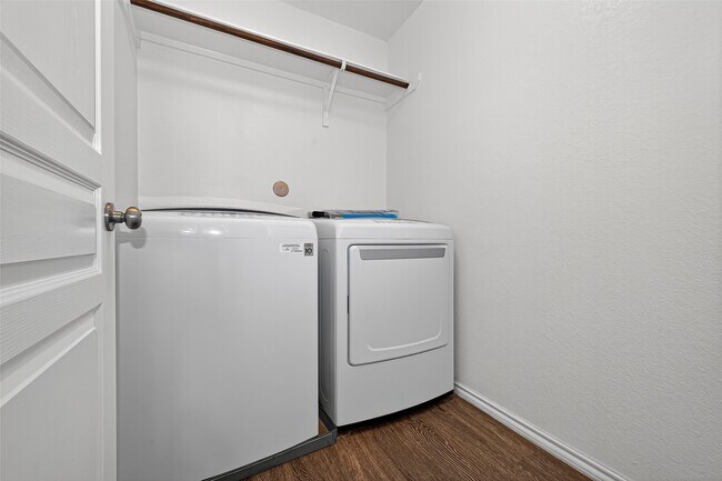 Building Photo - 5027 Brewcastle Ln