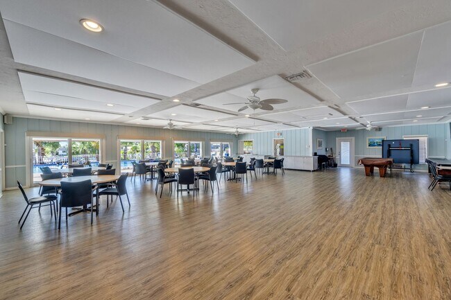 Building Photo - Annual furnished 2 bed/2 bath Villa in Sarasota close to Siesta Key!