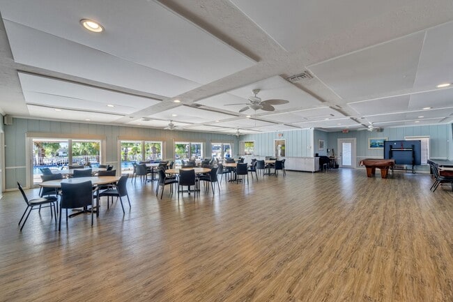 Building Photo - Annual Furnished spacious Villa close to Siesta Key!