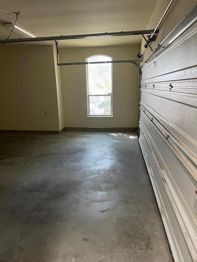 Building Photo - 3130 Dos Reales Loop