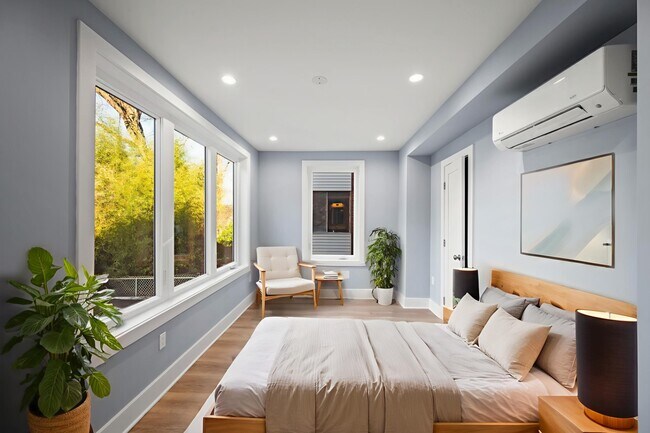 Building Photo - 4535 Avondale St