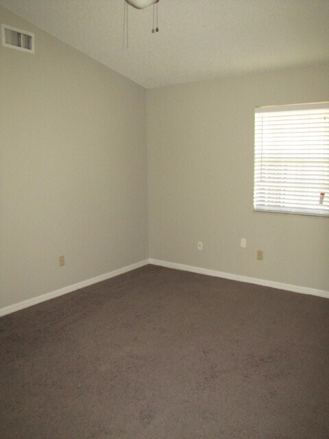Building Photo - 3/2 in the Heart of Orange Park