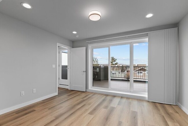 Building Photo - Stunning Brand-New Ballard Townhome with A...