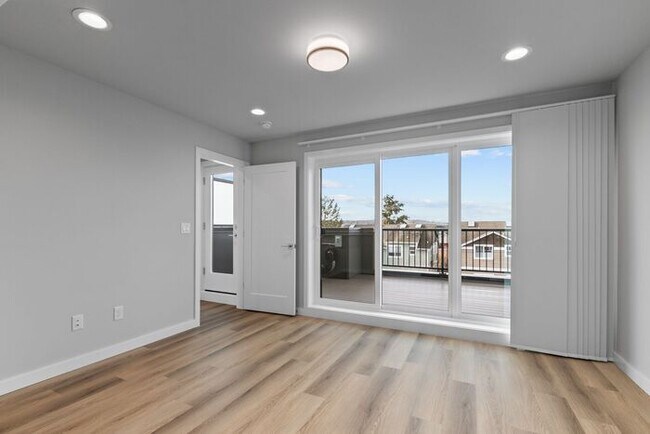 Building Photo - Stunning Brand-New Ballard Townhome with Air Conditioning