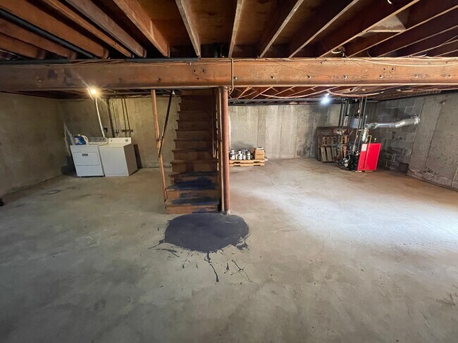 Building Photo - 27 St James Pl