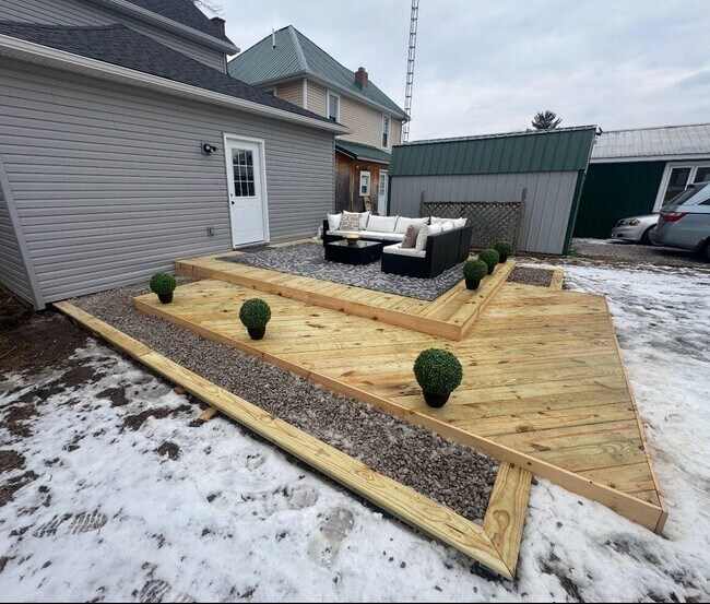 Building Photo - 321 W Columbia St