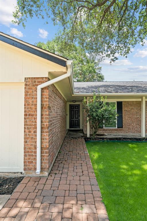 Building Photo - 2523 Village Oak Dr.