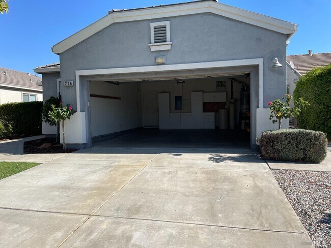 Building Photo - 206 Cedar Ridge Dr