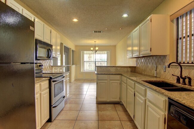Building Photo - 7125 Laramie Ln