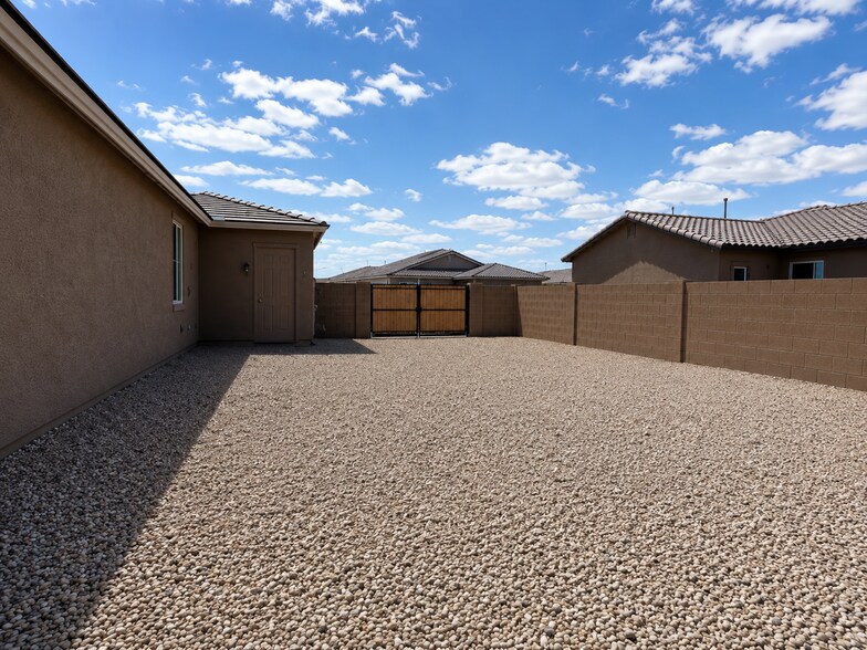 Building Photo - 122 S Siena Ln