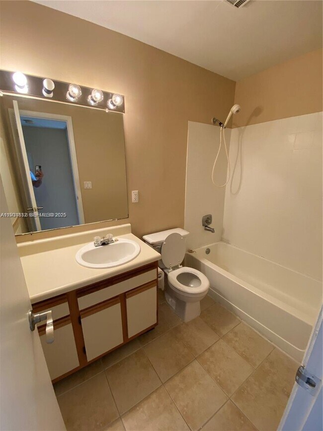 Building Photo - 1259 SW 46th Ave