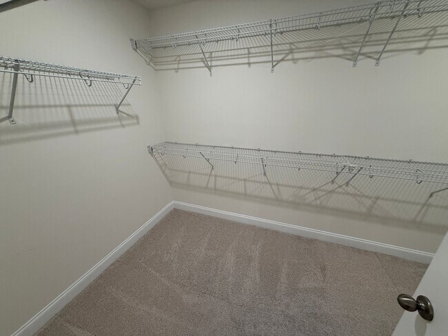 Building Photo - Ballantyne Home in great Location With Sun Room!