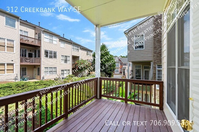 Building Photo - 312 Creekbank Way SE