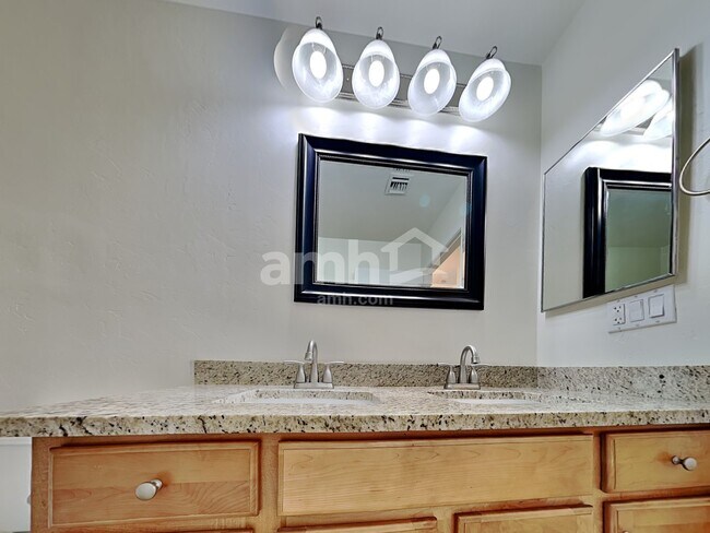 Building Photo - 6661 E Gehrig Ln