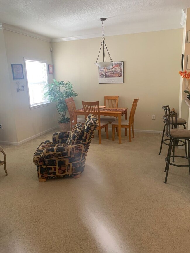 Building Photo - 571 Water St