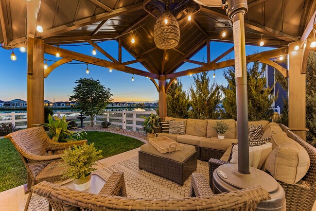 Building Photo - 580 Boxwood Dr