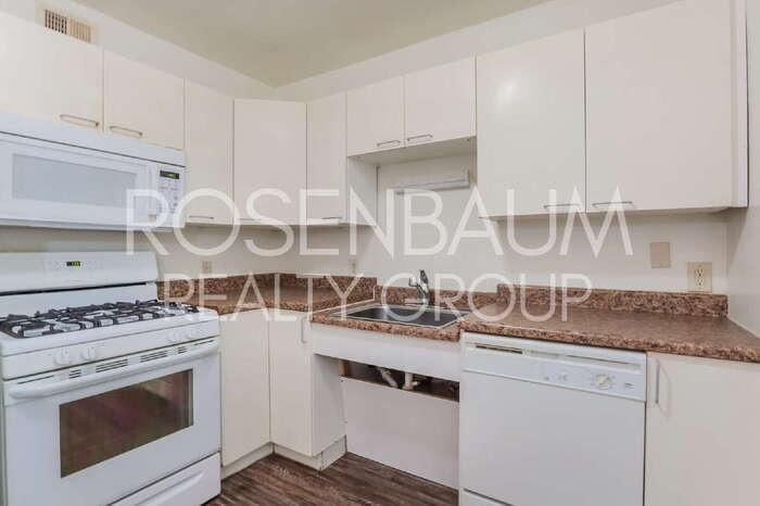 Building Photo - 770 N Dodge Blvd