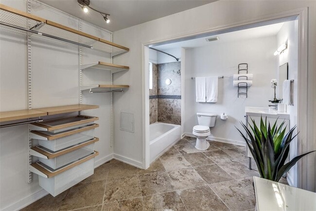 Building Photo - 1802 Harvey St