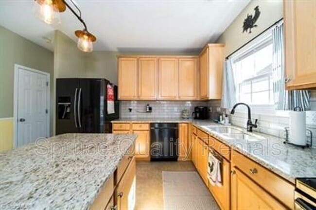 Building Photo - 6201 Black Willow Dr