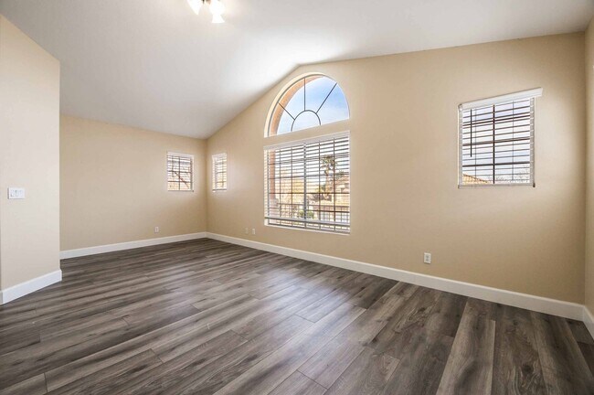 Building Photo - Stunning 5 bed home in Summerlin.