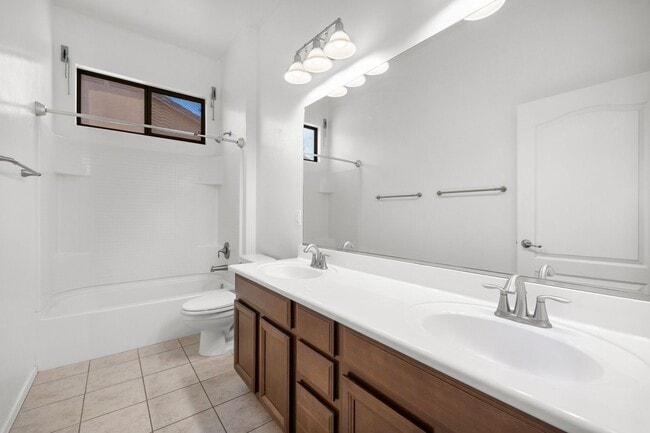 Building Photo - Beautiful Home with Pool and Spa and 3 car...