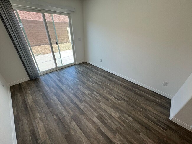 Building Photo - BEAUTIFUL 3 BEDROOM 3 BATH TRI-LEVEL HOME ...
