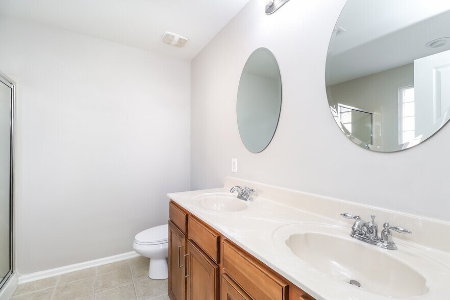 Building Photo - 5721 Verrazano Dr