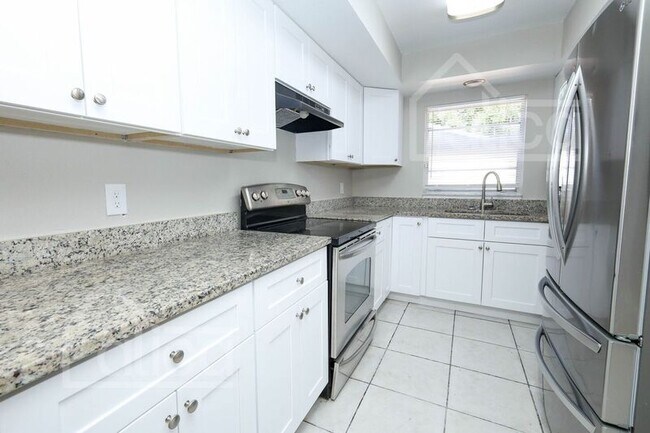 Building Photo - 4006 Luan Dr