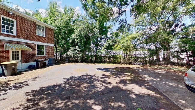 Building Photo - 2853 College St