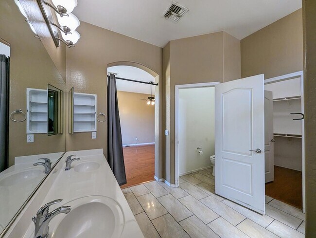 Building Photo - 3310 W Latona Rd