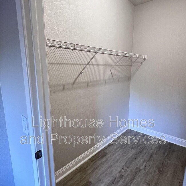 Building Photo - 5122 S Jones Blvd