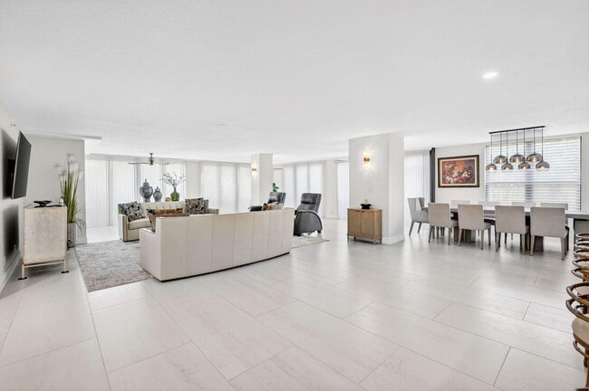 Building Photo - 7233 Promenade Dr