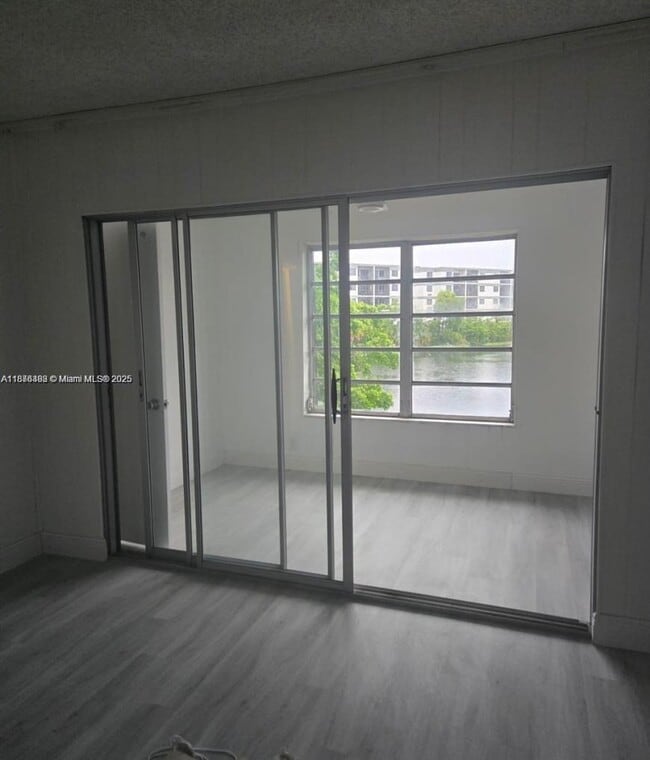 Building Photo - 1 bedroom in North miami FL 33179