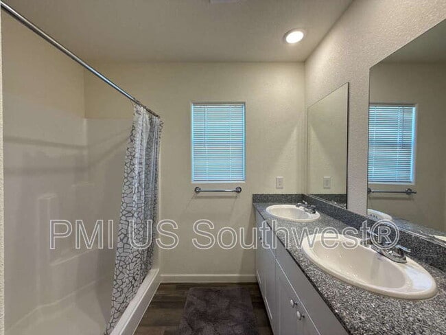 Building Photo - 2430 River Valley Cir