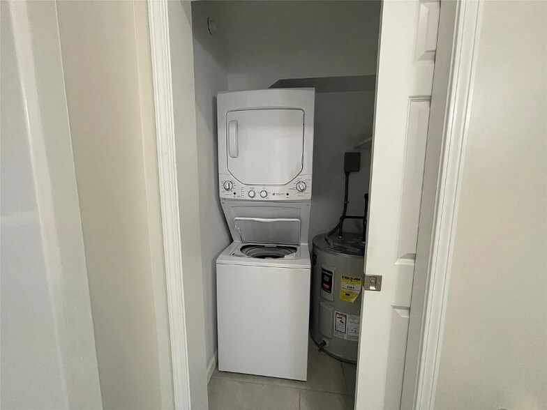 Building Photo - 43-47 Park Ave