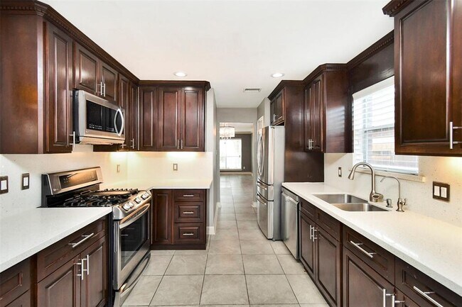 Building Photo - 1430 Acorn Ct