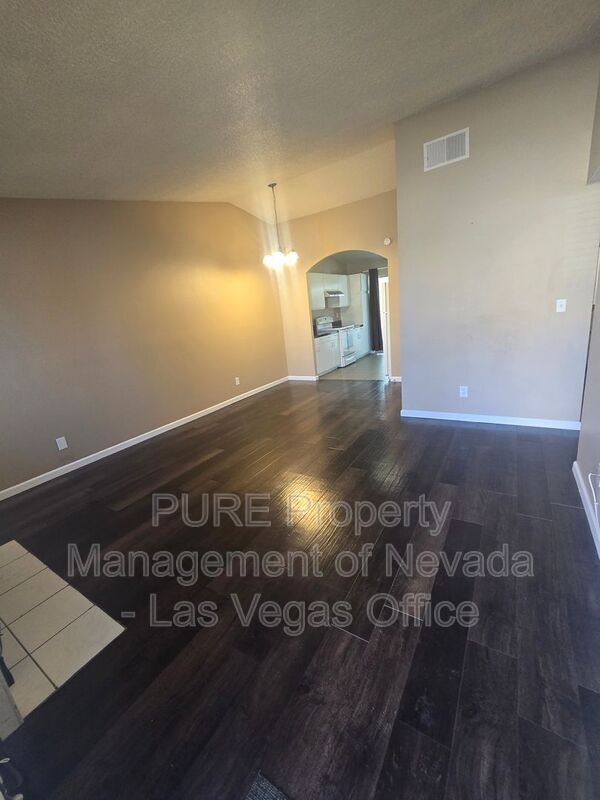 Building Photo - 4270 Rollingstone Dr