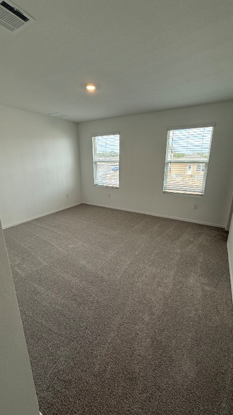 Building Photo - 349 Keefer