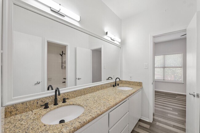 Building Photo - 57 Foxhall Crescent Dr