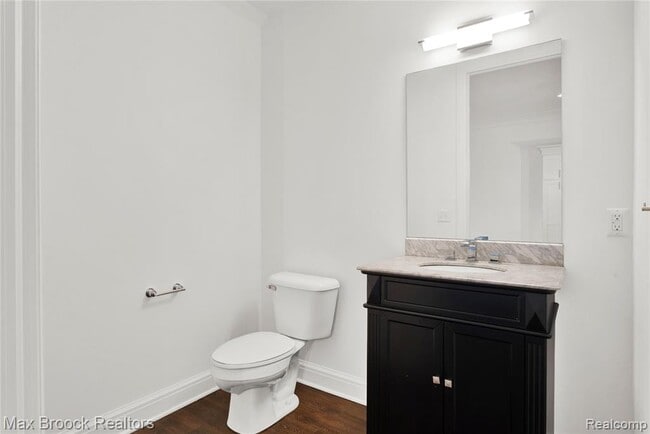 Building Photo - 431 S Eton St