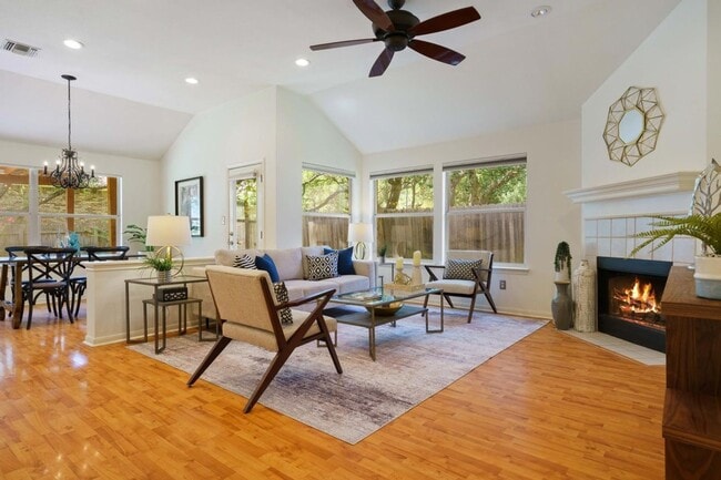 Building Photo - Spacious 4BR House in Austin