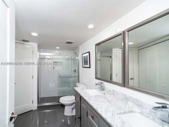 Building Photo - 3500 Mystic Pointe Dr