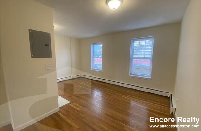 Building Photo - 176 N Beacon St