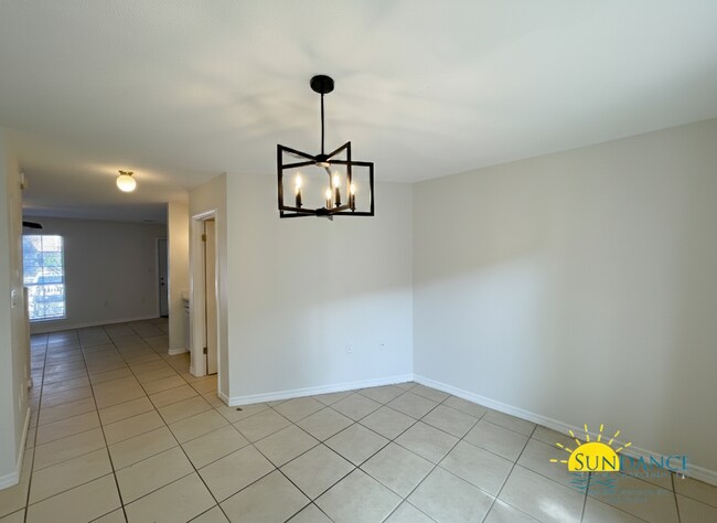 Building Photo - Newly Renovated 2BR Townhouse in Fort Walt...