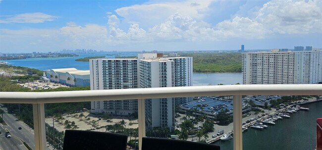 Building Photo - 15901 Collins Ave