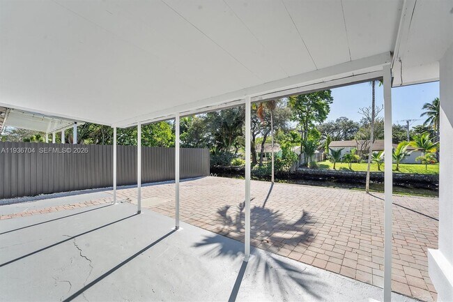 Building Photo - 300 SW 11th Ct