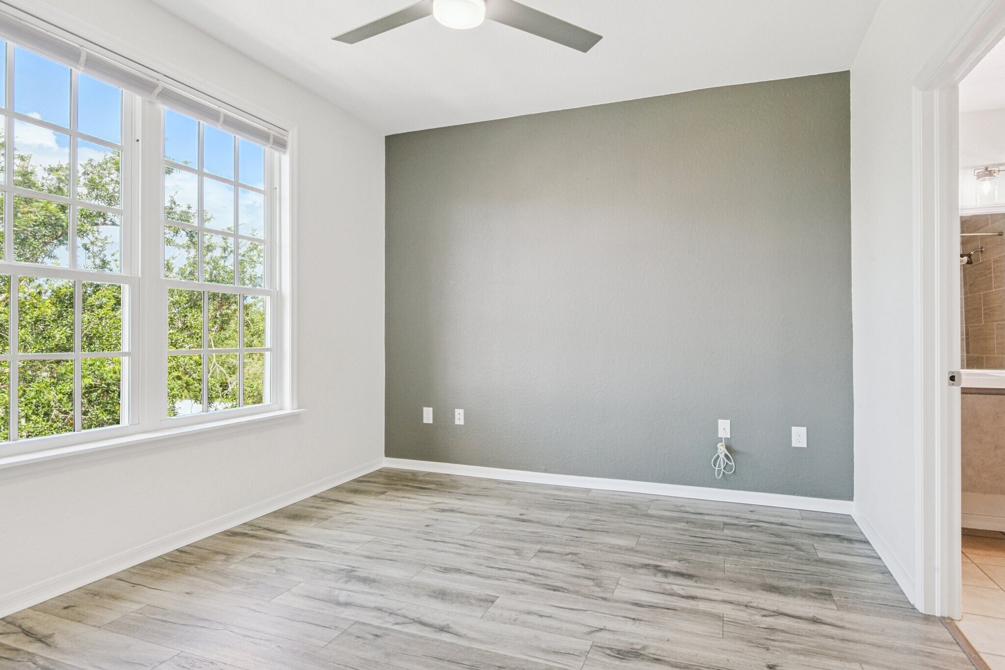 Building Photo - 4140 Central Sarasota Pky