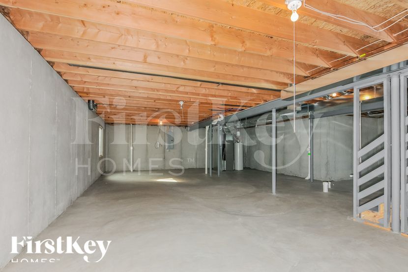 Building Photo - 120 Champions Ln