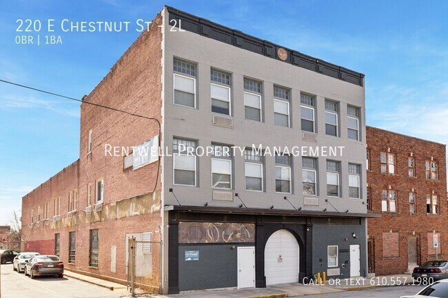 Building Photo - 220 E Chestnut St